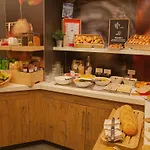 Ibis Centre Mairie Hotel 3*