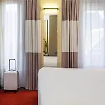 Ibis Centre Mairie Hotel 3*
