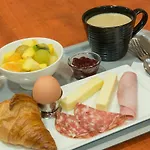 Ibis Centre Mairie Hotel 3*