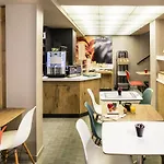 Ibis Centre Mairie Hotel 3*