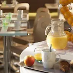 Ibis Centre Mairie Hotel 3*