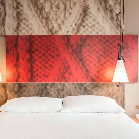 Ibis Centre Mairie Hotel 3*