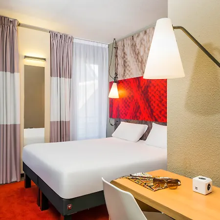 Ibis Centre Mairie Hotel 3*