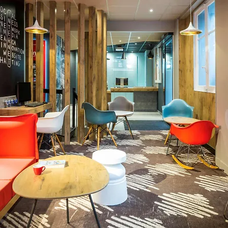 Ibis Centre Mairie Hotel 3*
