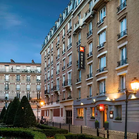 Ibis Centre Mairie Hotel 3*