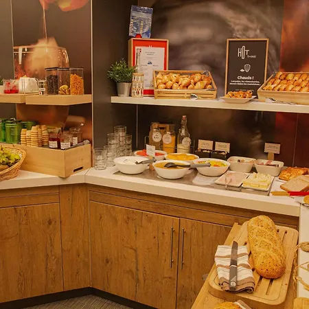 Ibis Centre Mairie Hotel 3*