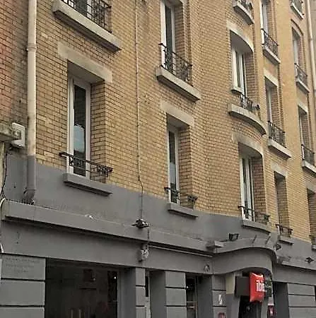 Ibis Centre Mairie Hotel 3*
