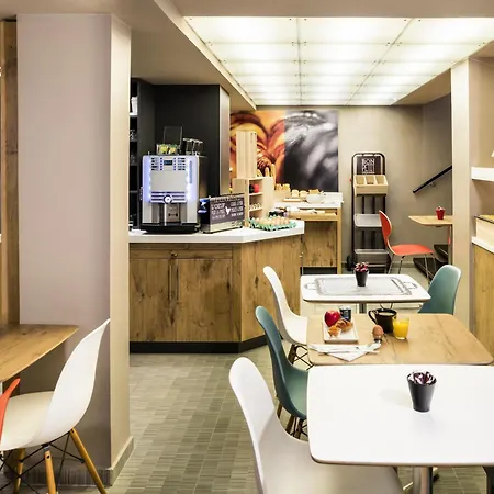 Ibis Centre Mairie Hotel 3*