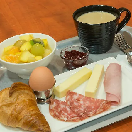 Ibis Centre Mairie Hotel 3*