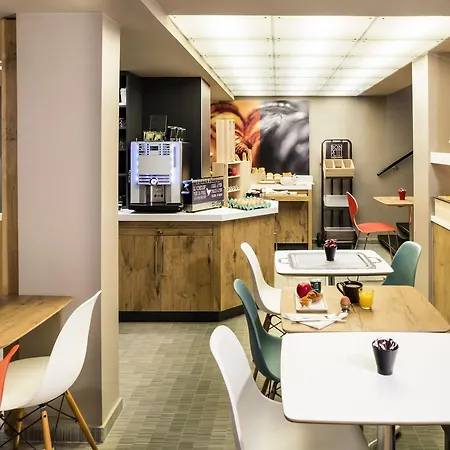 Ibis Centre Mairie Hotel 3*