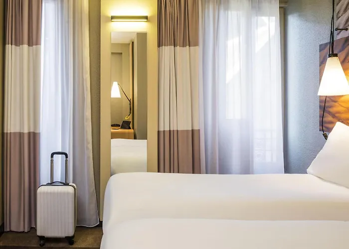 Hotel Ibis Centre Mairie 3*