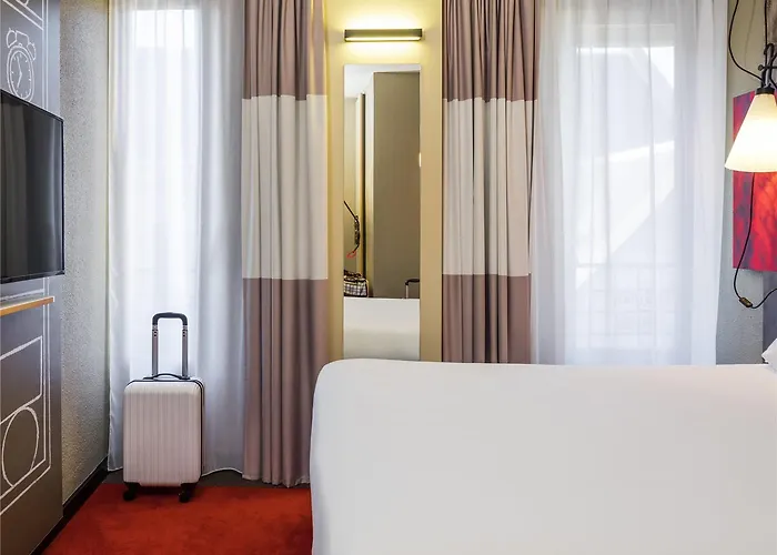 Ibis Centre Mairie Hotel 3*