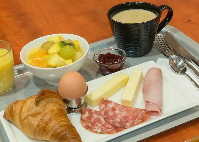 Ibis Centre Mairie Hotel 3*