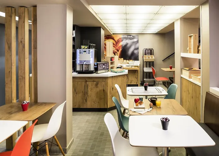 Ibis Centre Mairie Hotel 3*